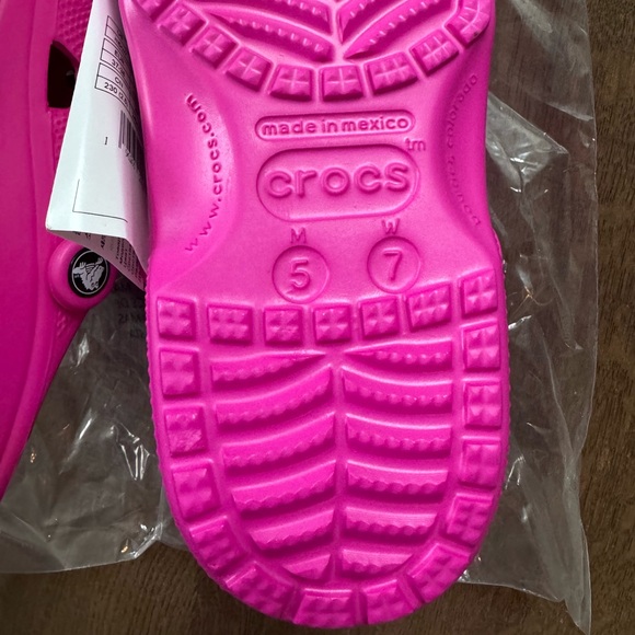 Crocs Classic Clogs, Juice, Size 7 - NWT - Picture 3 of 9